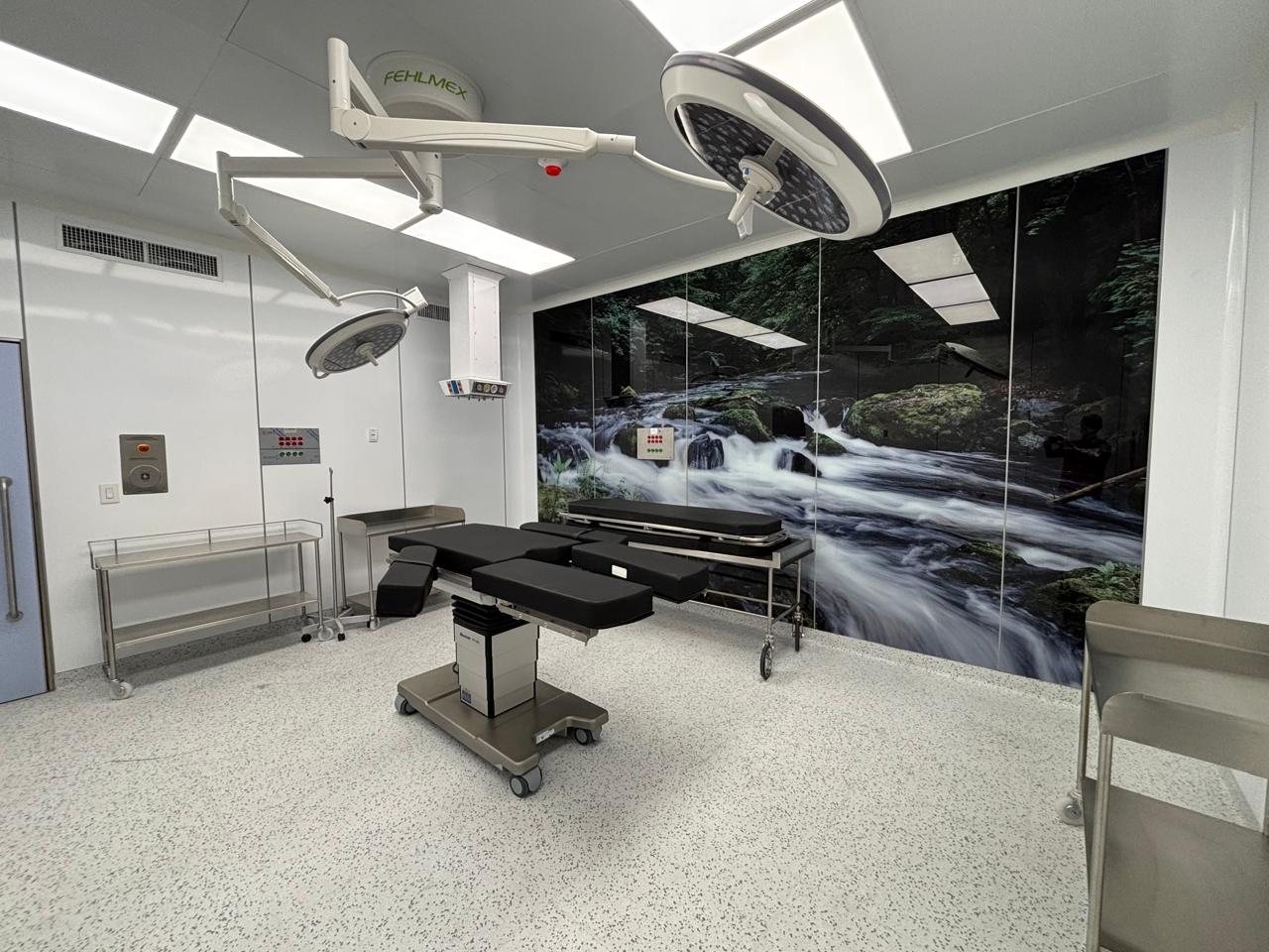 Quirófano panel cristal — ISSSTE Monterrey